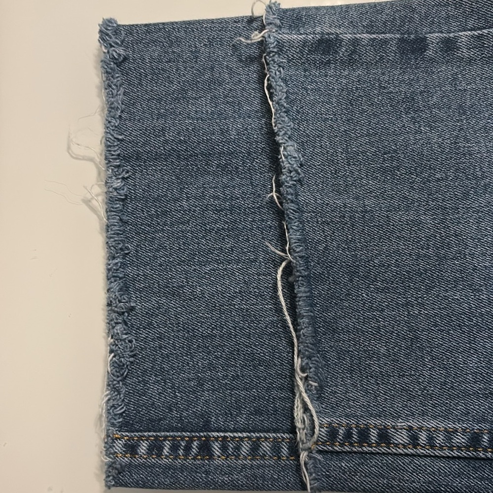 LEVI’s 505 Size 32 x 30 (actual 32 x 26) Regular Fit Straight Leg Raw Hem Jeans - Picture 7 of 7